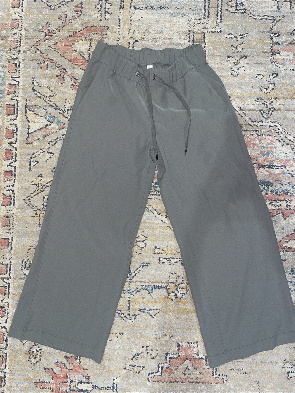 lululemon athletica on the fly Wide-Leg 7/8 Pants in Gray sage